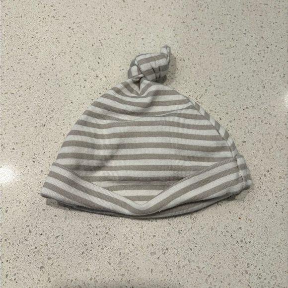 14 PIECE Newborn Bundle, Various Brands - Picture 11 of 13